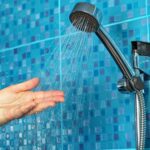 تفسير حلم الاستحمام أمام الأقارب في المنام