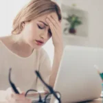 علاج صداع الدورة الشهرية عالم حواء