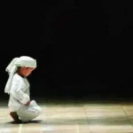 كيف يشفع الطفل المتوفي لسبعين فرد من أهله