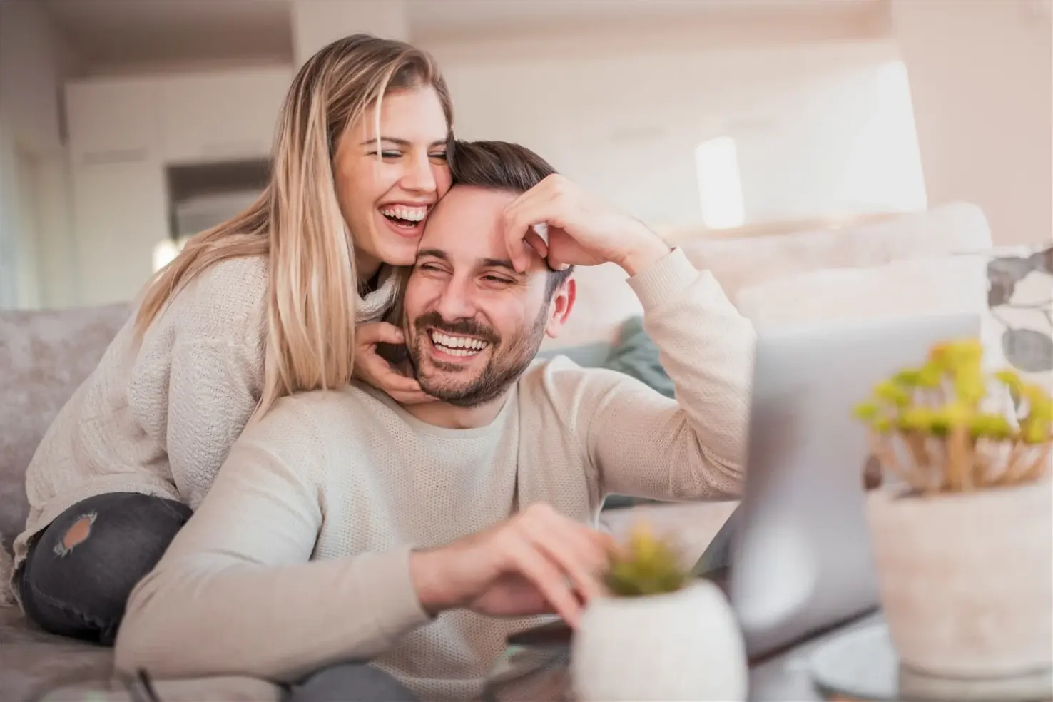 علامات حب الرجل لزوجته الثانية