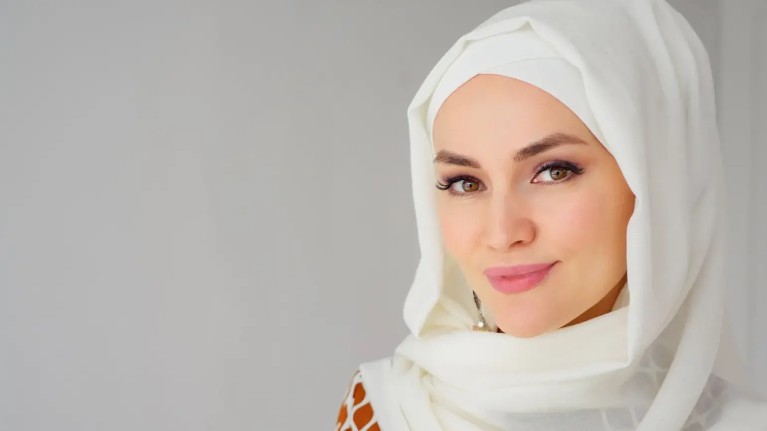 تفسير حلم الخروج بدون حجاب للمتزوجة في المنام