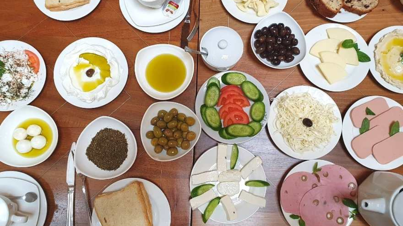 أفكار بوفيه فطور صباحي منزلي