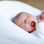 زحير الطفل الرضيع أسبابه وأعراضه