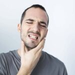 علاج الضرس المشروخ بالمنزل بدون الم