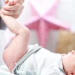مدة صلاحية عينة البول للتحليل .. كيفية اخذ العينة بشكل صحيح