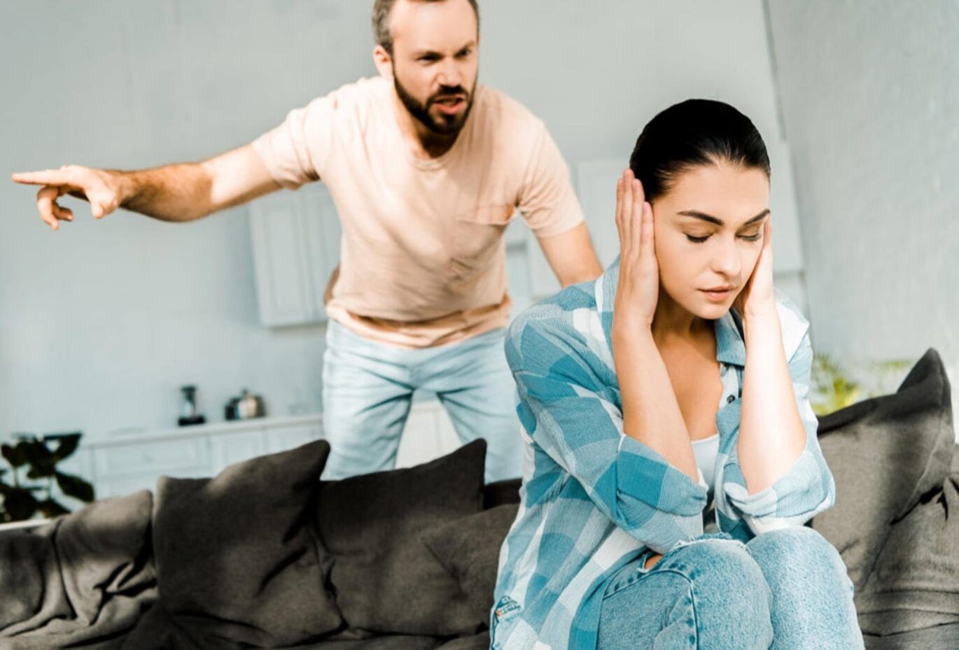 حكم جرح الزوج لزوجته بالكلام