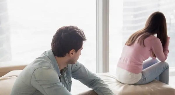 هل التجاهل يجذب الرجل ويزيد تعلقه بها