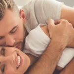 تفسير حضن الزوج لزوجته في المنام