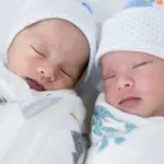 تفسير حلم ولادة توأم في المنام