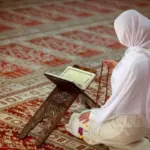 تفسير رؤية امرأة تصلي في المنام