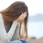 تفسير حلم البكاء في المنام على شخص حي