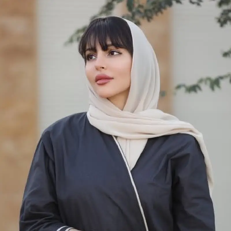 من هي ملاك الحسيني ويكيبيديا؟