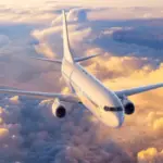 رؤية الطائرة تحلق في السماء في المنام للعزباء