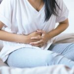 حكم نزول ماء من المهبل عند البنات وسبب نزوله؟