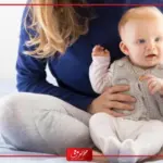 هل يجوز جلوس الطفل بعمر شهرين وطريقة تجليسه الصحيحة