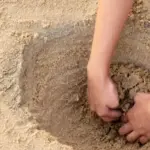 تفسير حلم الحفرة في الأرض وما دلالتها