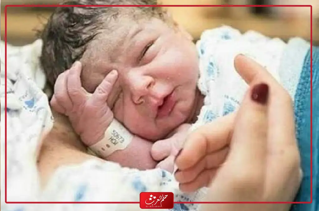 صور بيبي حديث الولادة مكتوب عليها كلام جميل للأولاد والبنات