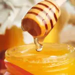 تجربتي مع وضع العسل على السرة وأهم 5 فوائد تصنع المعجزات