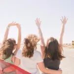 تفسير حلم رؤية صديقتي بدون ملابس في المنام لابن سيرين