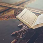 تفسير حلم حمل المصحف في اليد لابن سيرين