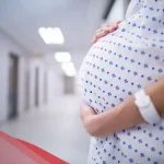 كم مدة الطلق الصناعي وتولدين