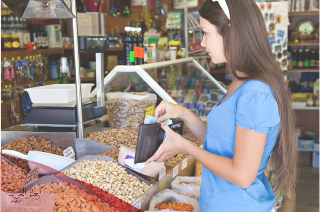كم مقدار مصروف الزوجة من راتب الزوج