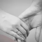تأثير يد المرأة بالنسبة للرجل