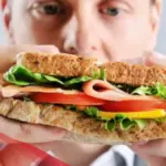 تفسير حلم الميت يأكل مع الحي في المنام لابن سيرين