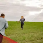 تفسير حلم شخص يلاحقني وأنا أهرب