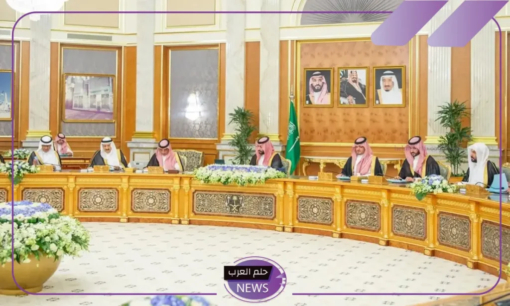 رسميًا.. خادم الحرمين الشريفين يترأس جلسة المجلس ويصدر 10 قرارات جديدة رسميًا.. خادم الحرمين الشريفين يترأس جلسة المجلس ويصدر 10 قرارات جديدة