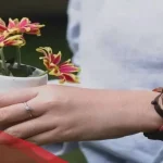 تفسير حلم لبس الساعة في المنام للمتزوجة والعزباء لابن سيرين