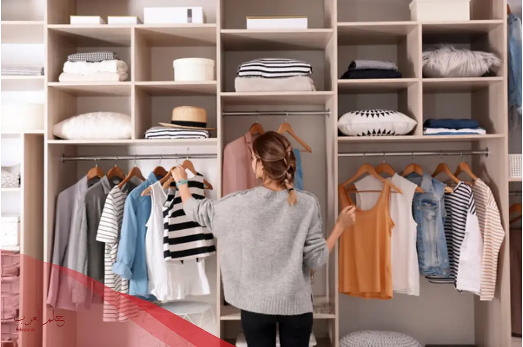 خزانة المرأة العصرية: حيث تتكامل الأناقة مع الراحة لتجربة تسوق لا مثيل لها.